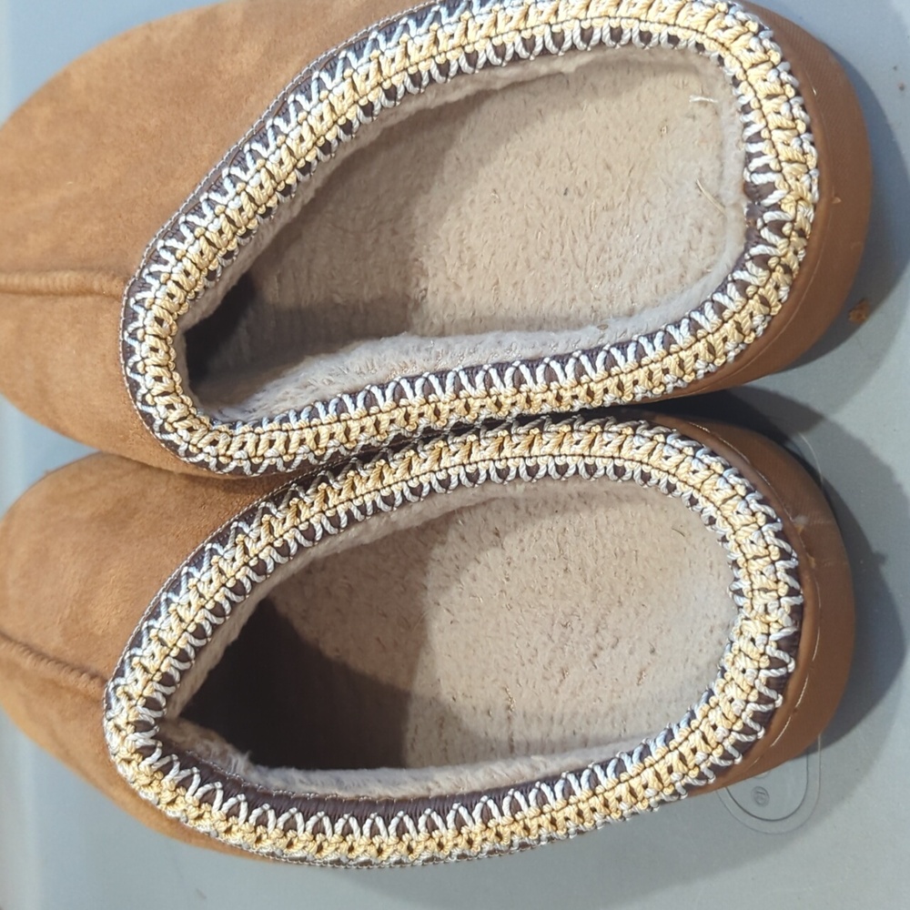 Slippers - Picture 2 of 4